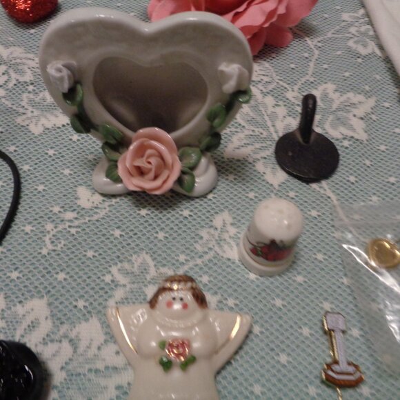 JUNK DRAWER EMBROIDERED PIECES HEART HOLDER HEART FRAME JEWELRY PARTS  E… - Picture 8 of 11